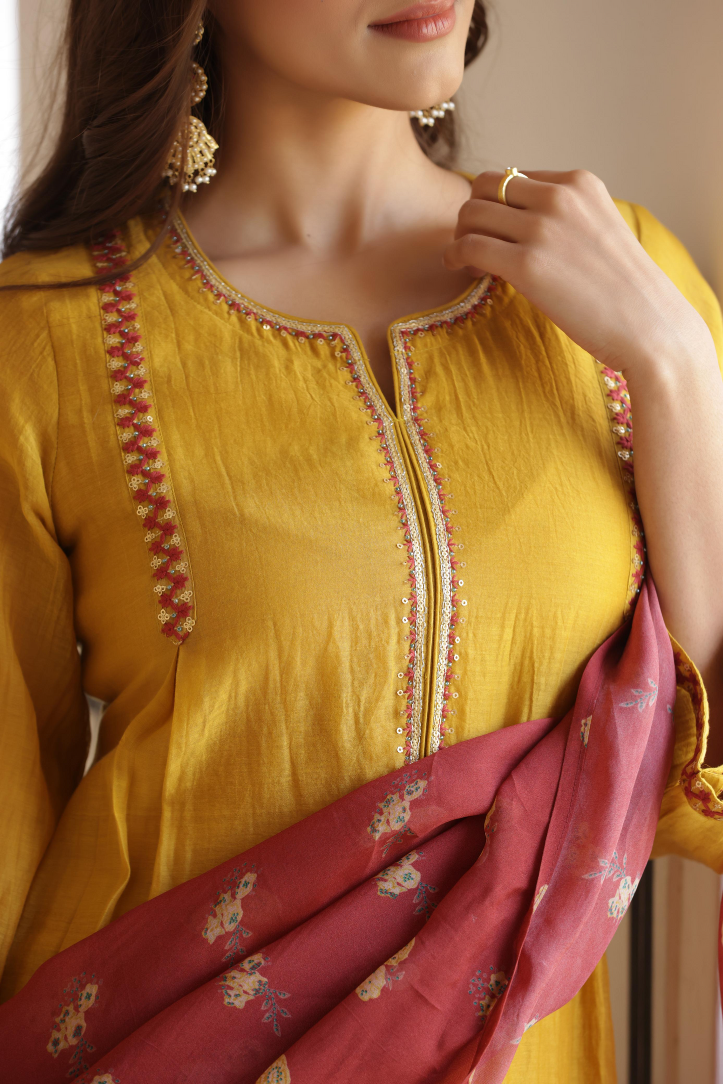 Mul Chanderi Embroidered Kurta Pant & Dupatta
