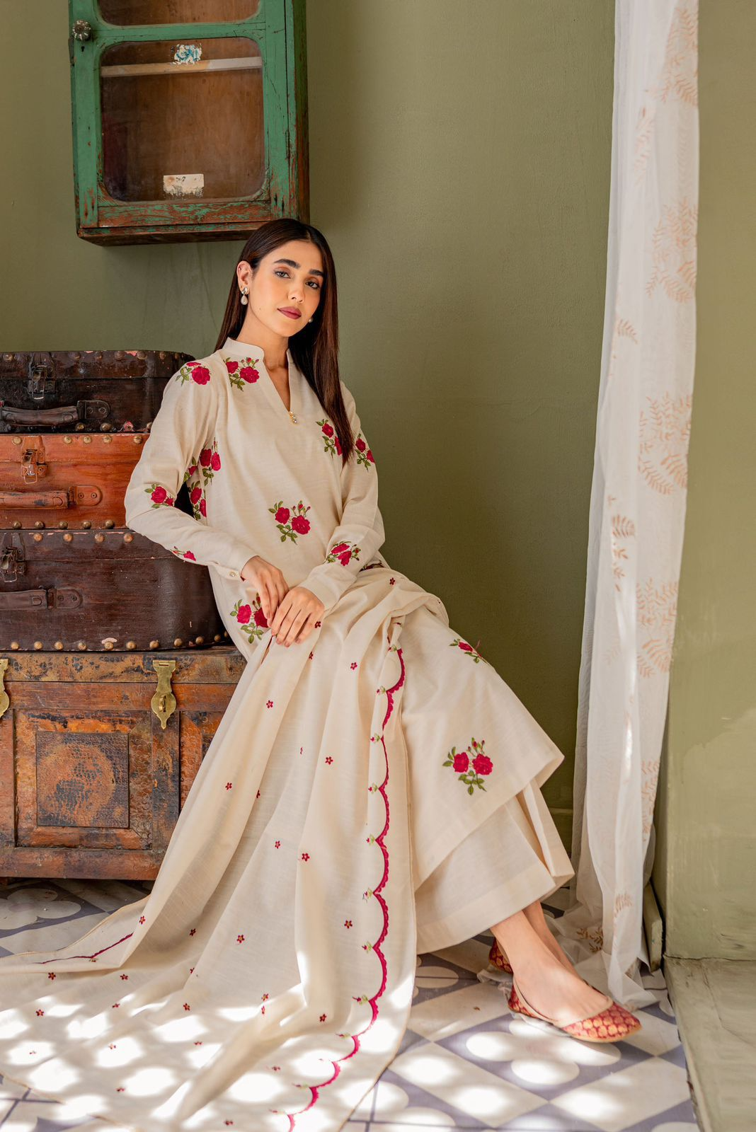Floral Printed Latkan Neckline Kurta Palazzo With Malmal Dupatta