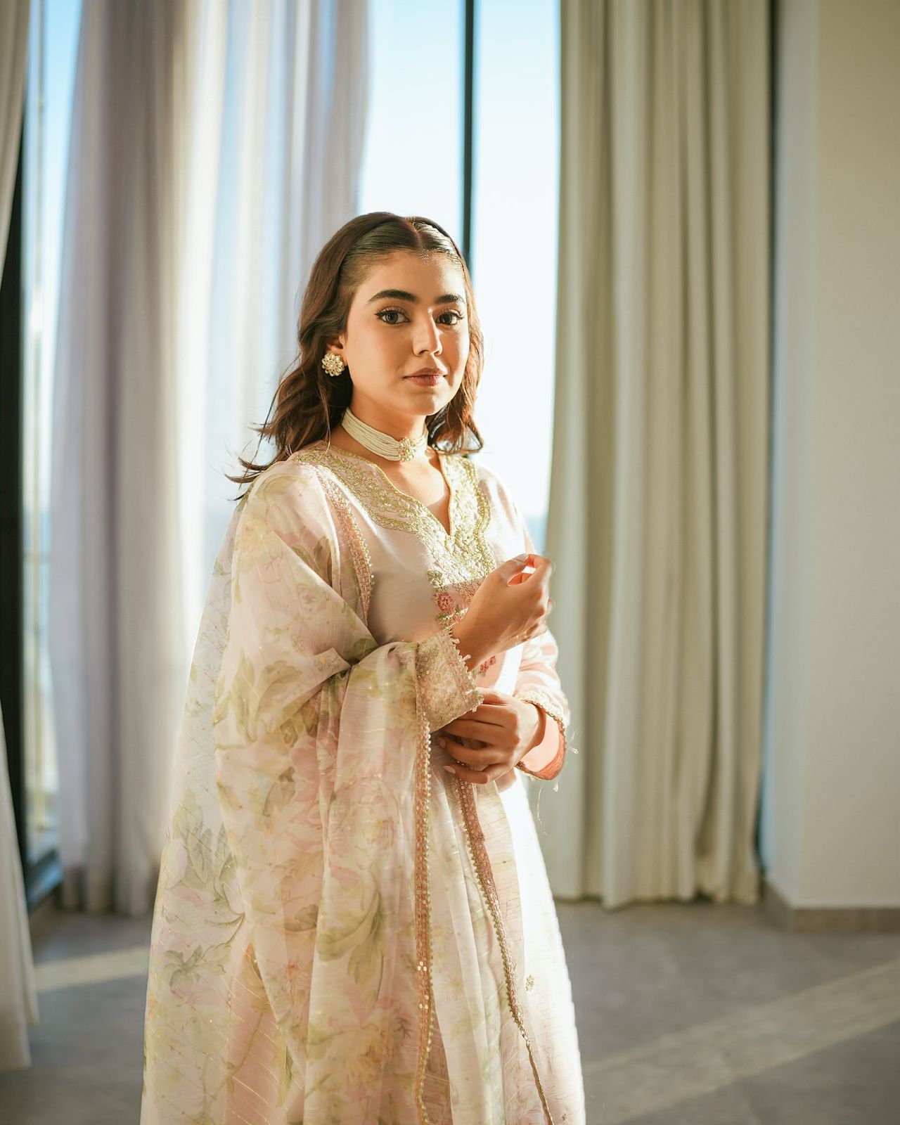 Ivory Shimmery Embroidered Crepe Kurta Plazzao With Chinon Dupatta