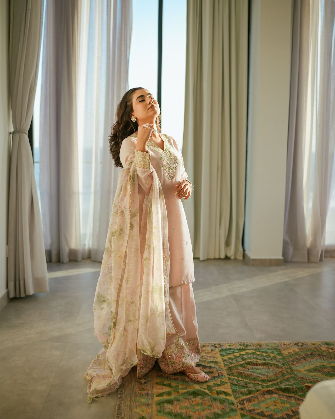 Ivory Shimmery Embroidered Crepe Kurta Plazzao With Chinon Dupatta
