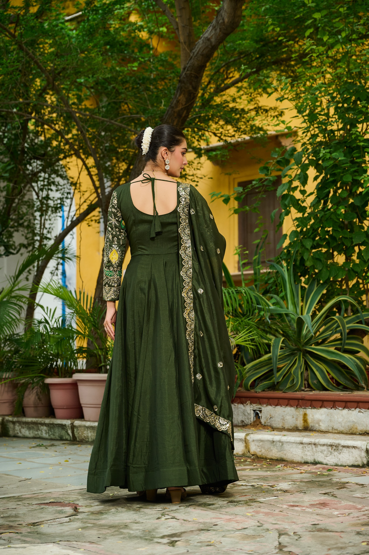 Henna Vichitra Multi-Thread Embroidered Gown