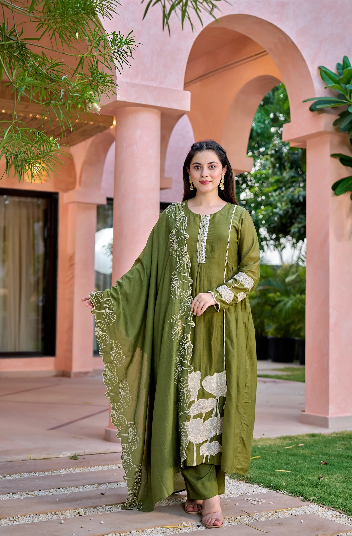 Henna Mul Chanderi Embroidered Kurta Suit Set With Applique Work
