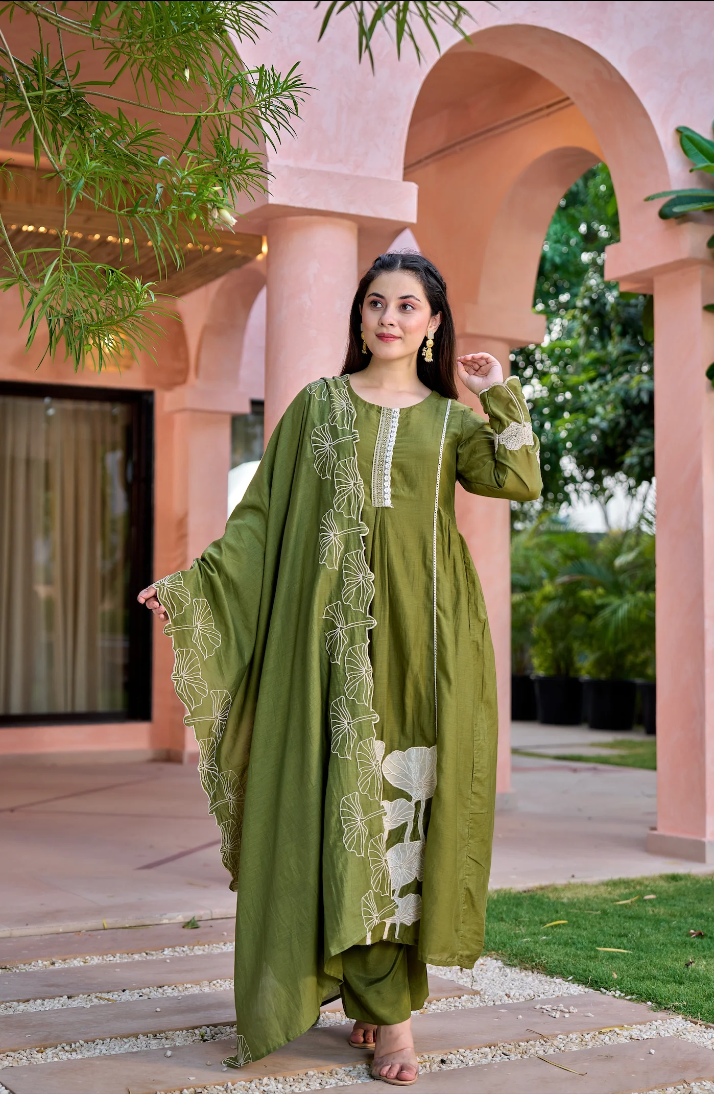 Henna Mul Chanderi Embroidered Kurta Suit Set With Applique Work