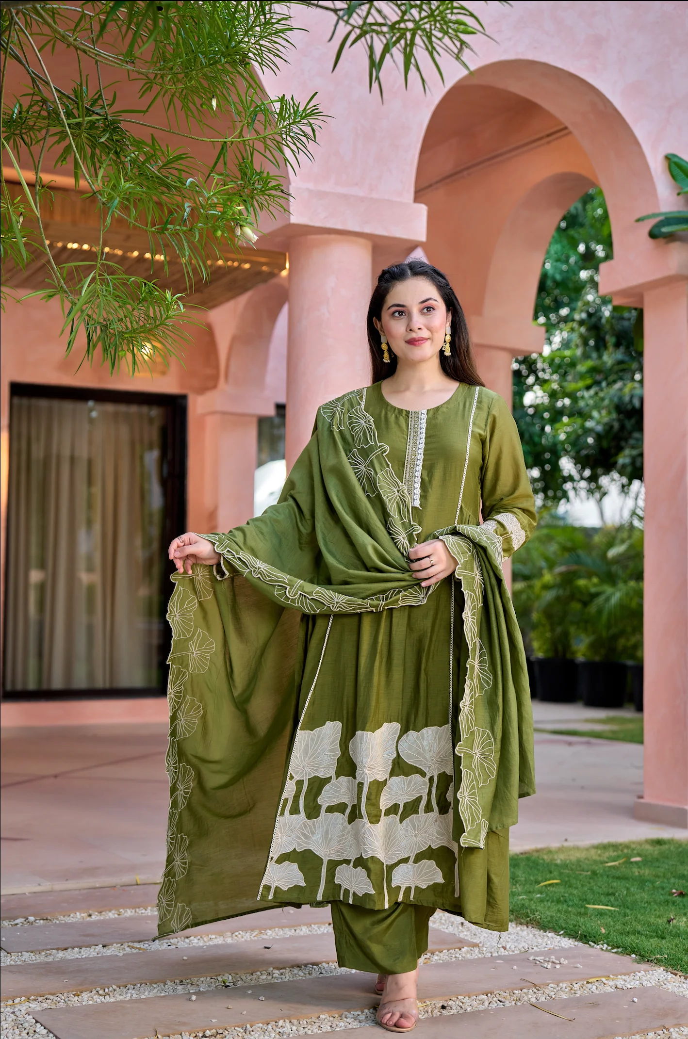 Henna Mul Chanderi Embroidered Kurta Suit Set With Applique Work