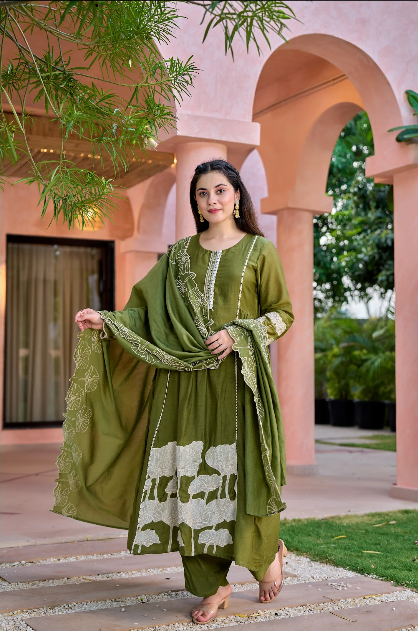Henna Mul Chanderi Embroidered Kurta Suit Set With Applique Work