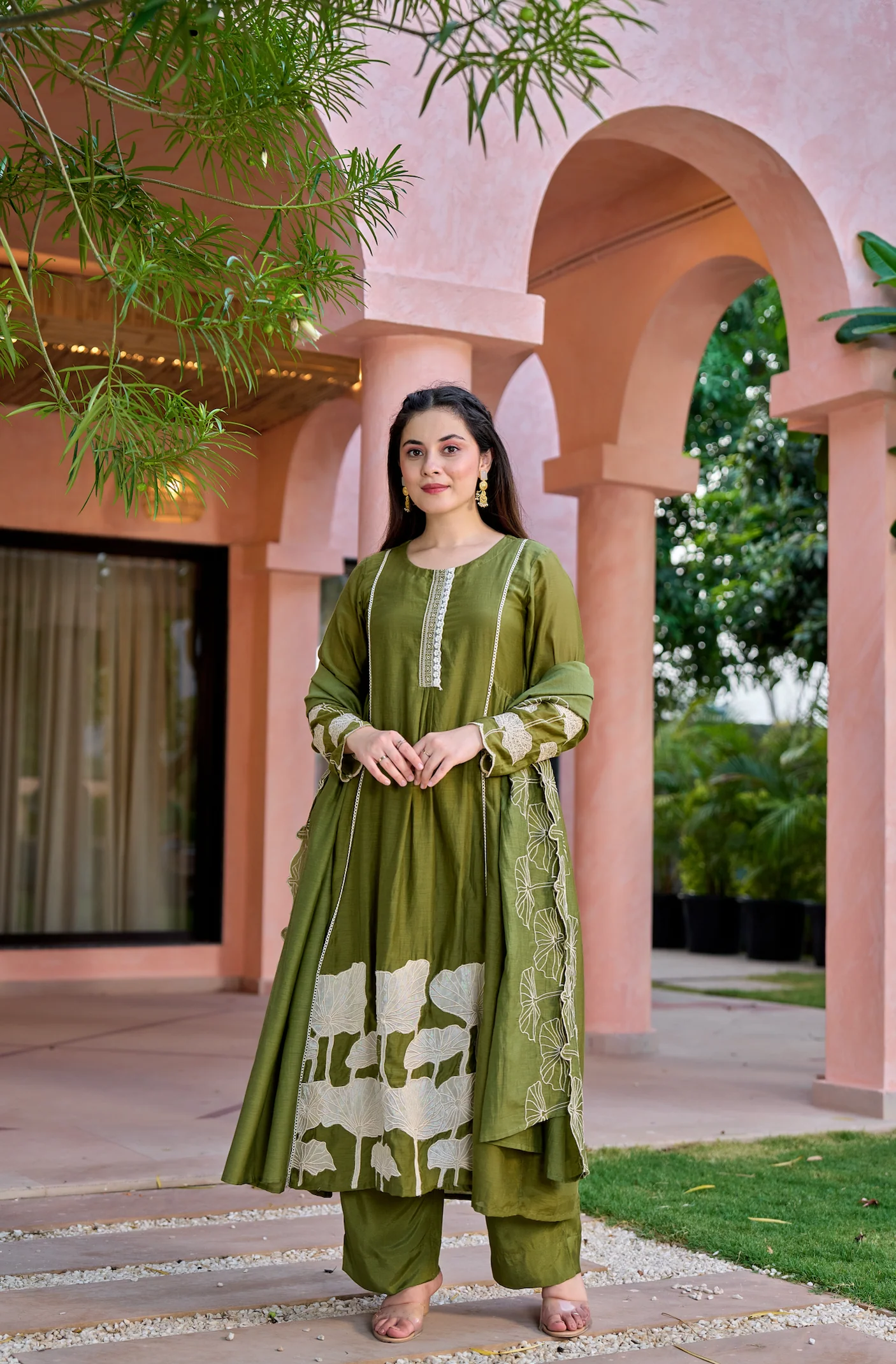 Henna Mul Chanderi Embroidered Kurta Suit Set With Applique Work