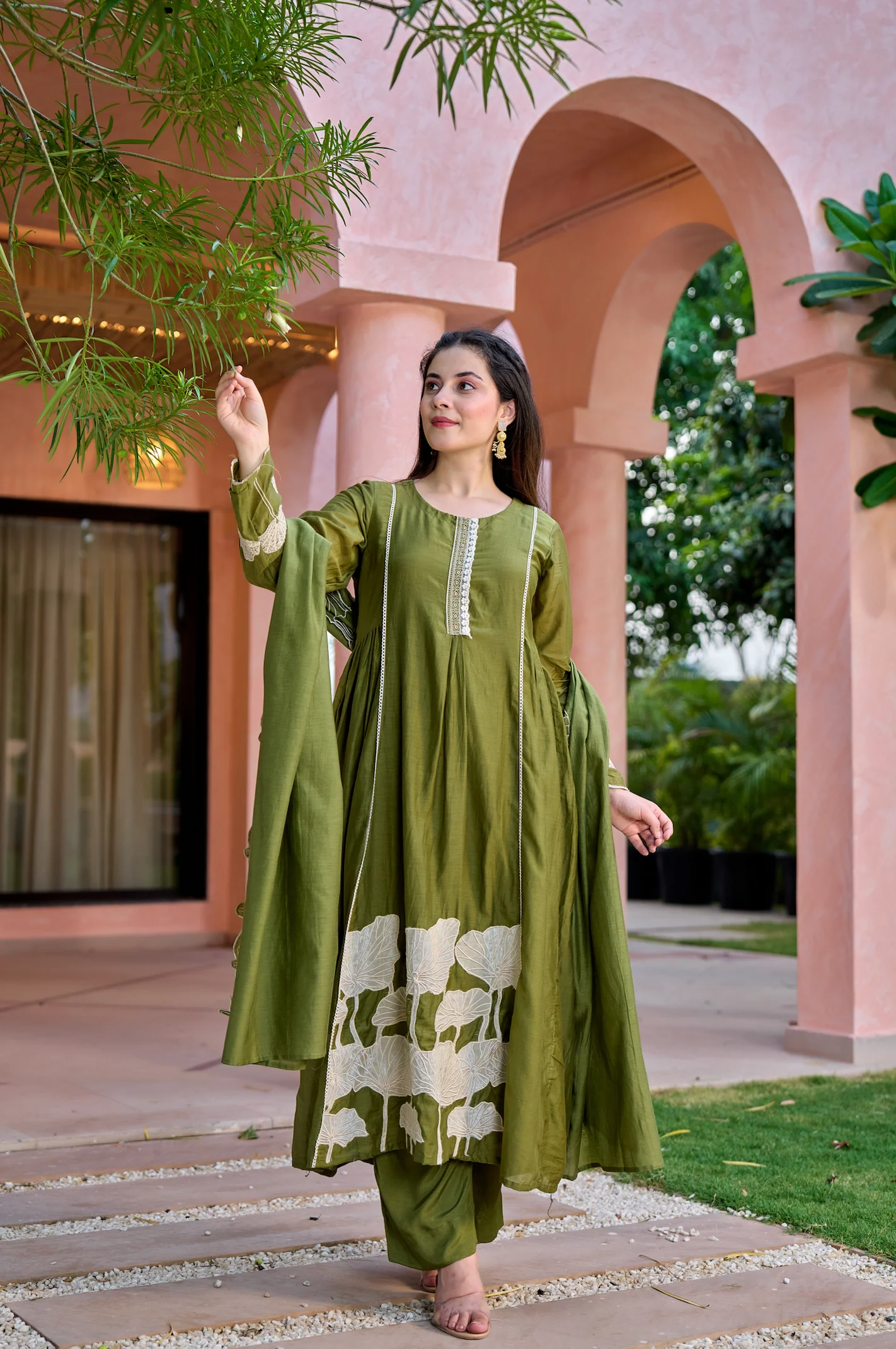 Henna Mul Chanderi Embroidered Kurta Suit Set With Applique Work