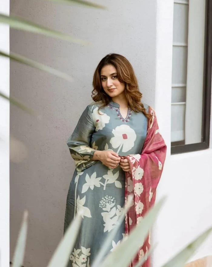Beautiful Cotton Floral Printed Kurti Pant Dupatta Set (2 Colors)