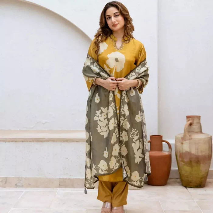 Beautiful Cotton Floral Printed Kurti Pant Dupatta Set (2 Colors)