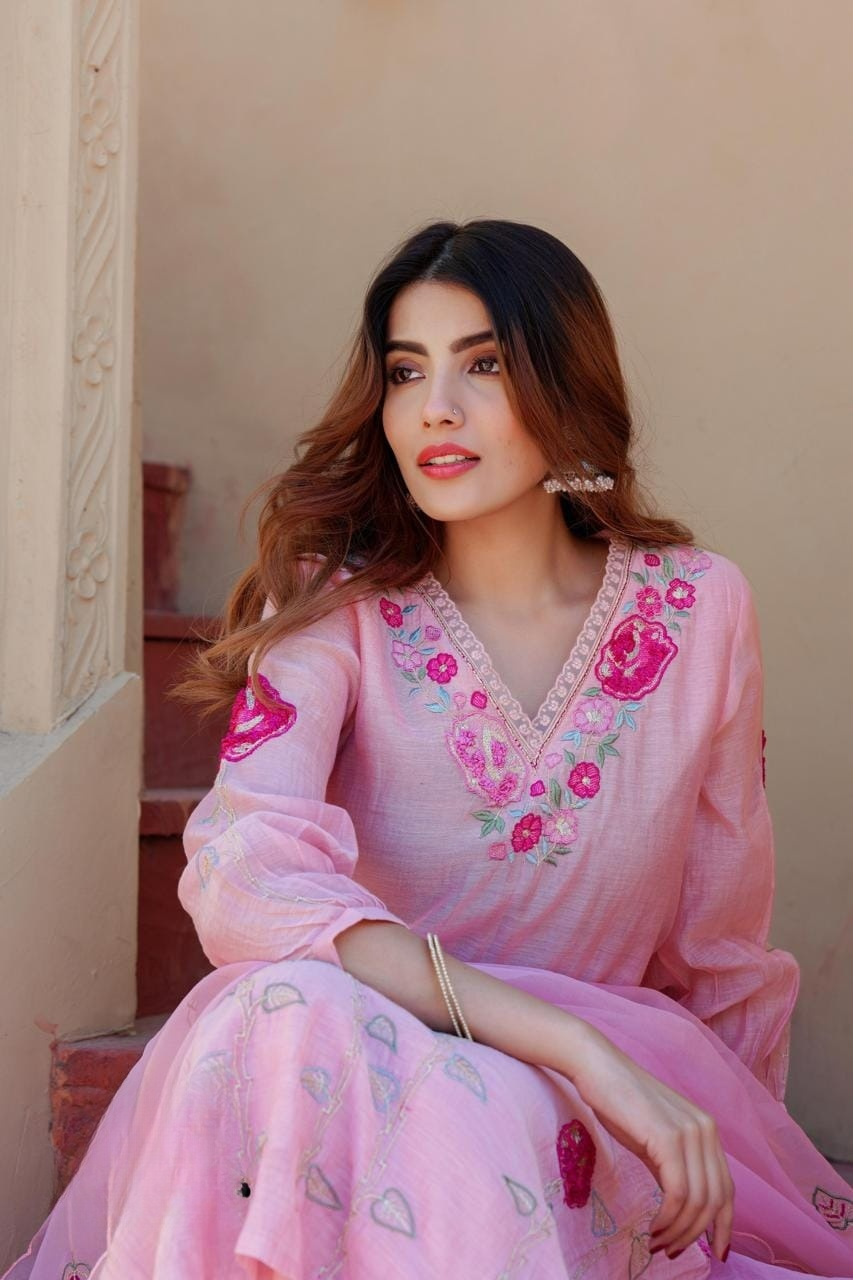 Pink Mul Chanderi Kurta With Handwork & Knotwork With Silk Pant & Dupatta