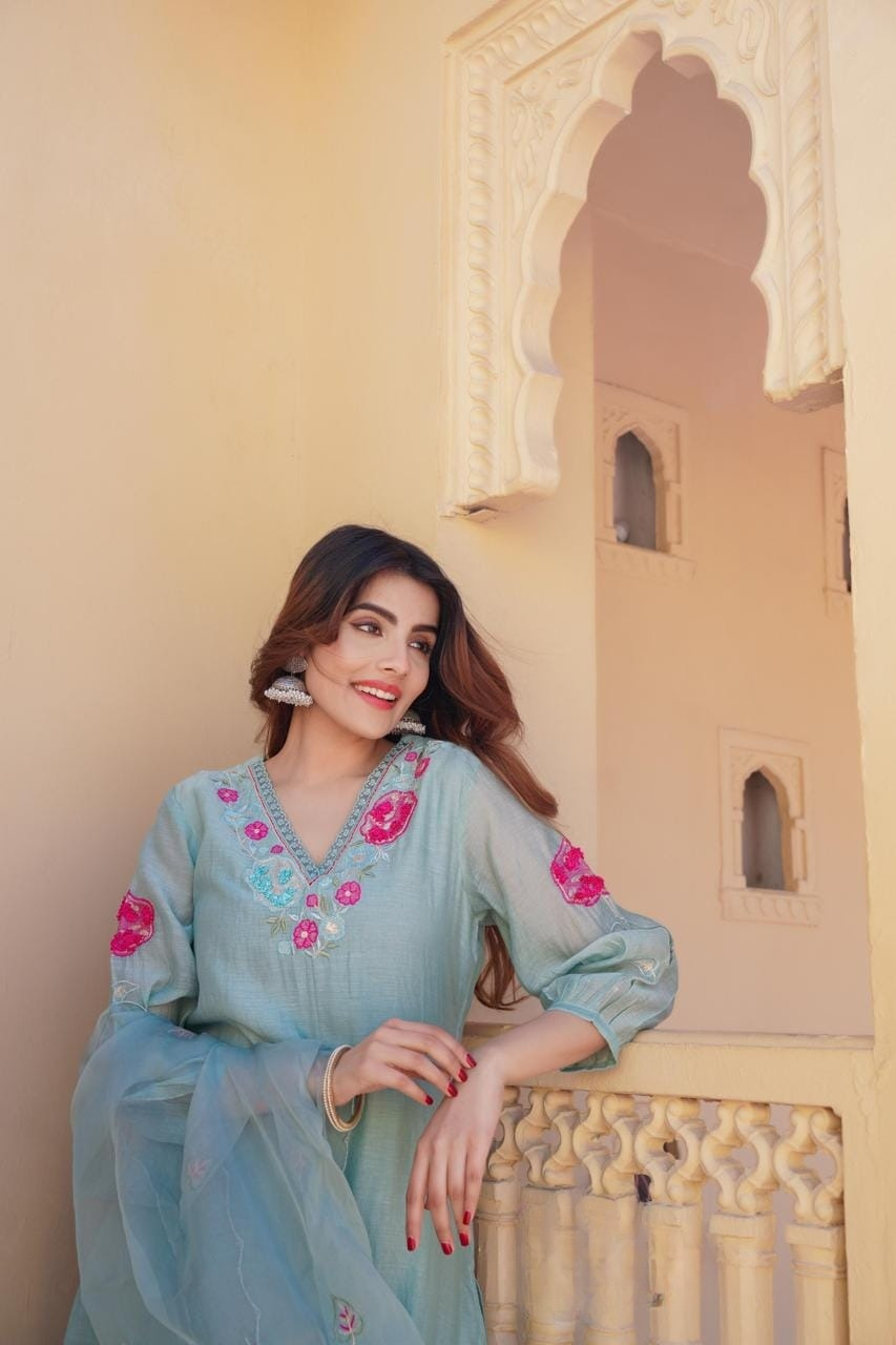 Light Blue Mul Chanderi Kurta With Handwork & Knotwork With Silk Pant & Dupatta