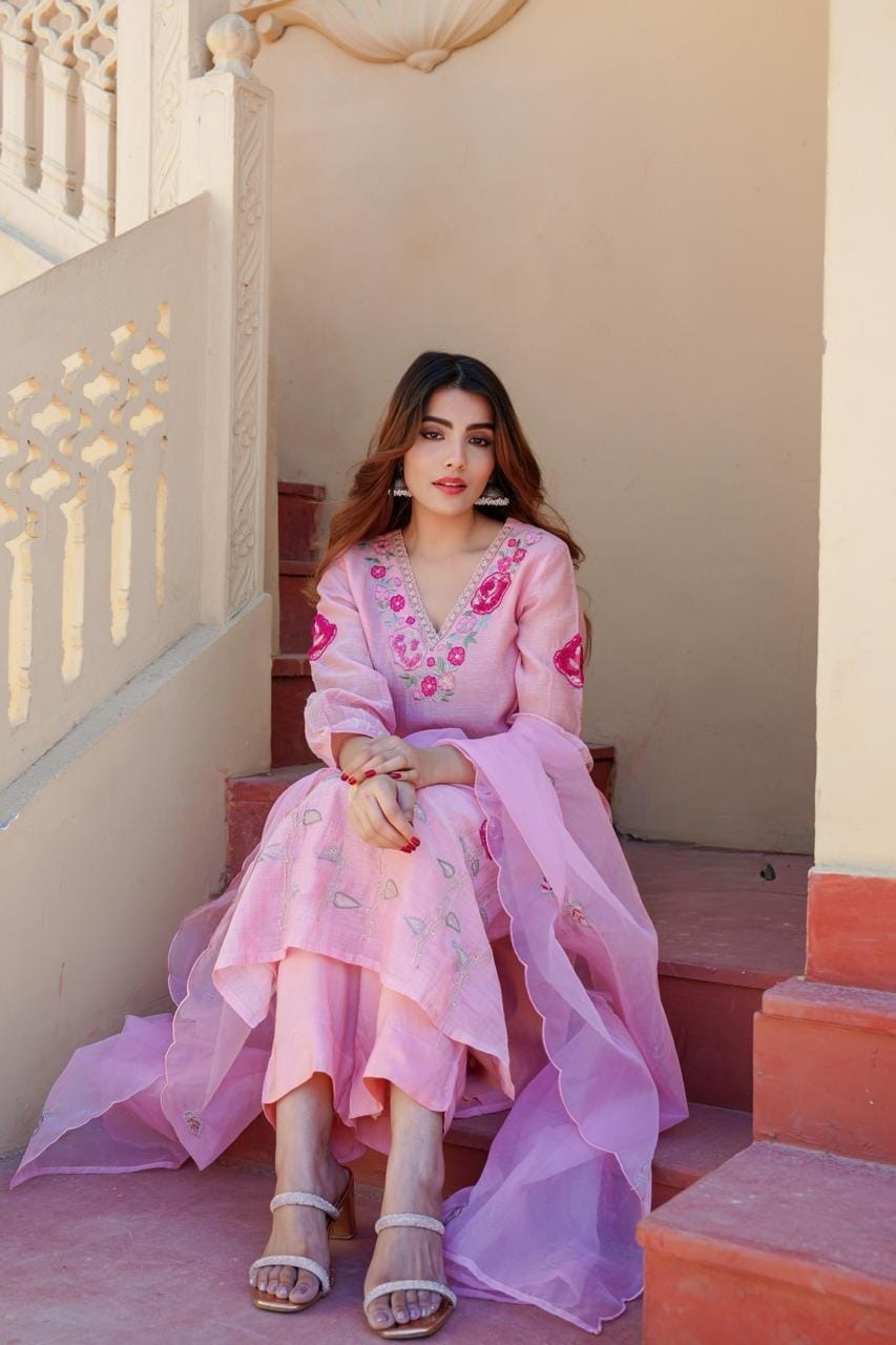 Pink Mul Chanderi Kurta With Handwork & Knotwork With Silk Pant & Dupatta