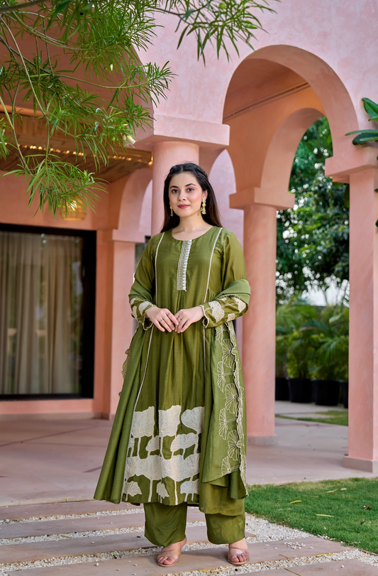 Henna Mul Chanderi Embroidered Kurta Suit Set With Applique Work